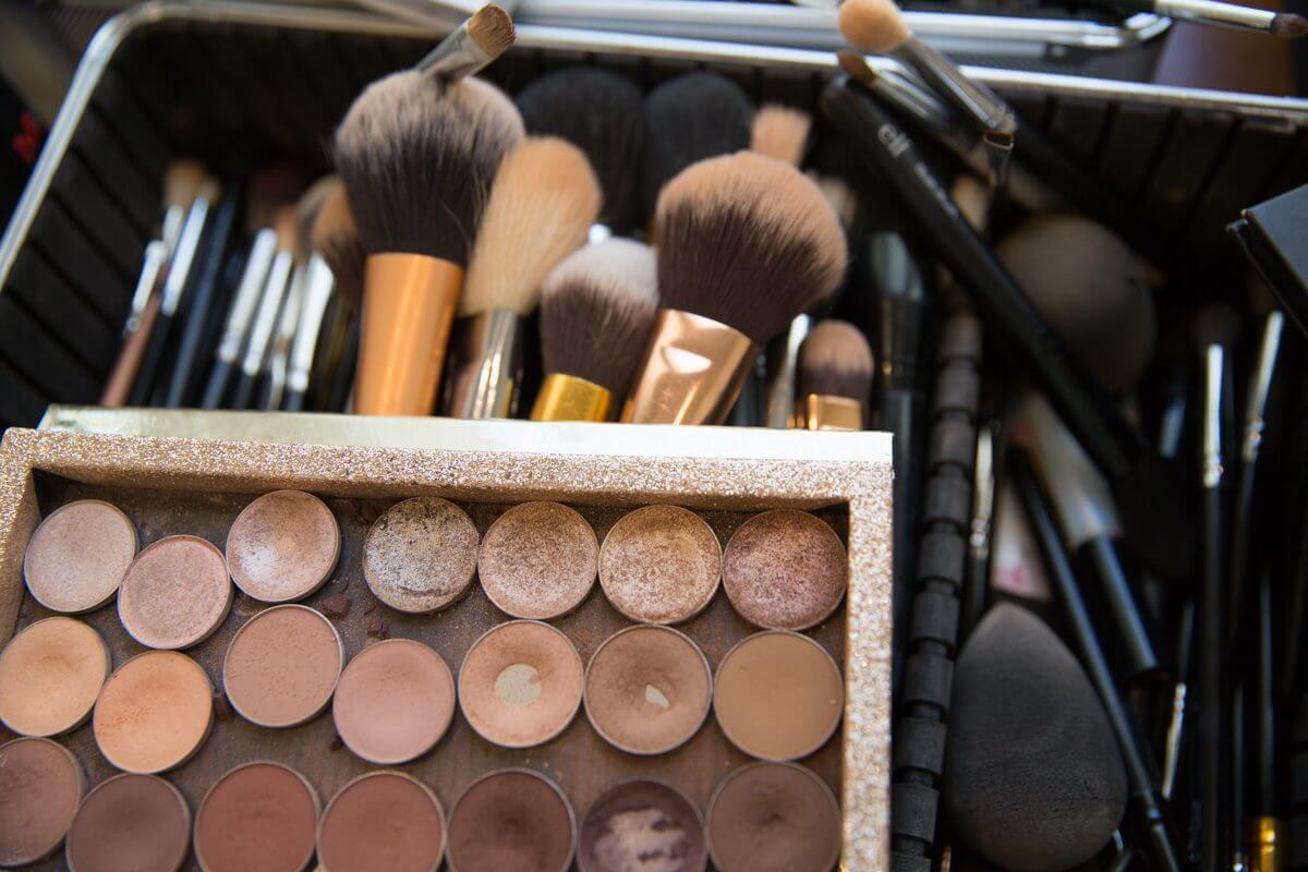 make-up brushes and different shades of powder makeup